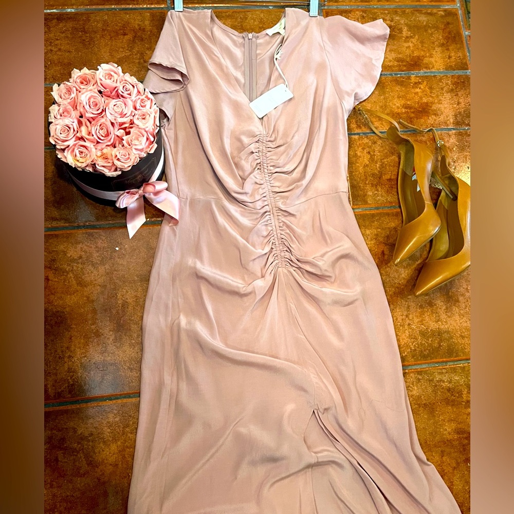 Grade & Gather designed in Los Angeles 
Very flattering dress. Great with boots